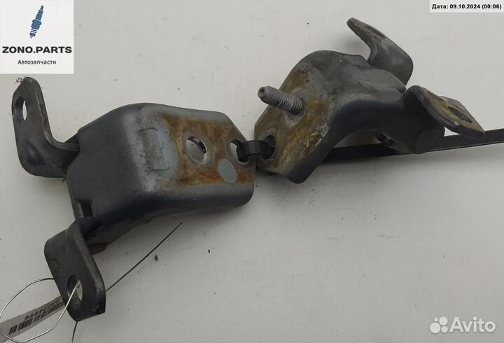 Петля двери задней правой D46172210B, D46172240B на Mazda CX-7