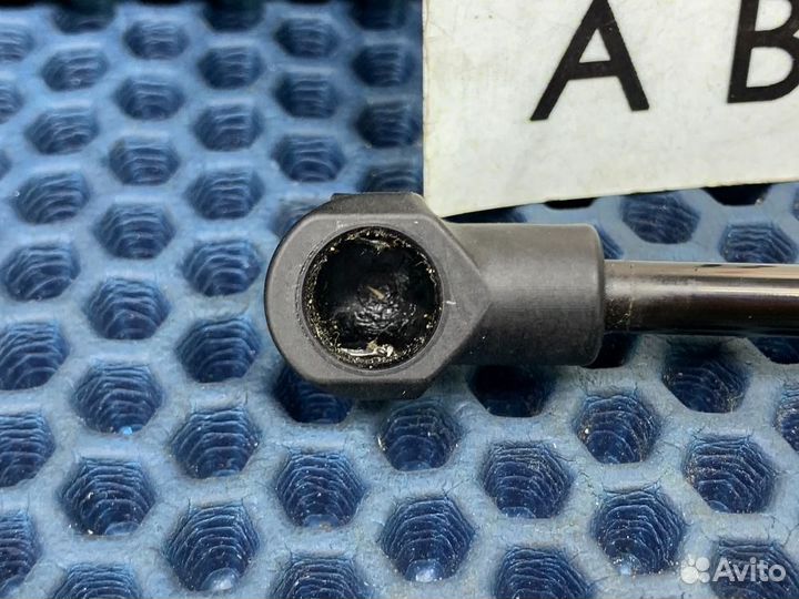 Амортизатор ручника VW Touareg/ Audi Q7 4L