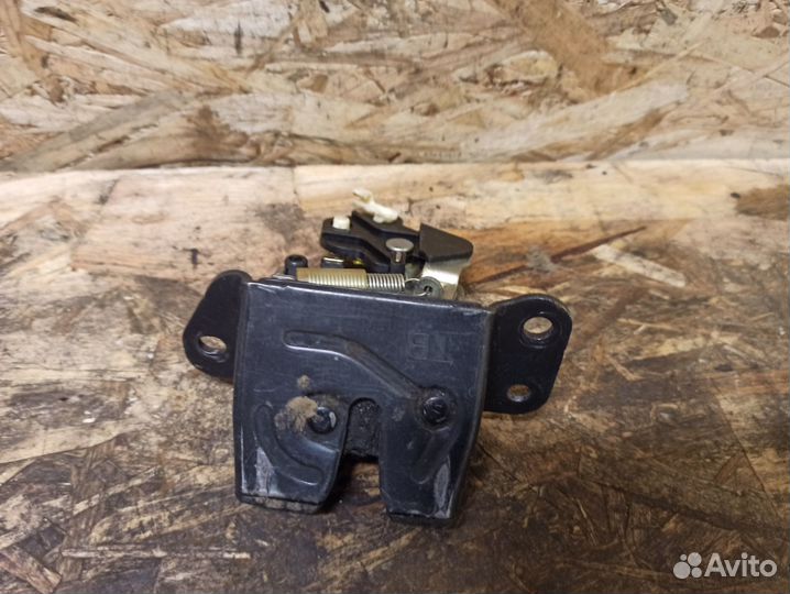 Замок крышки багажника Hyundai Tucson 1