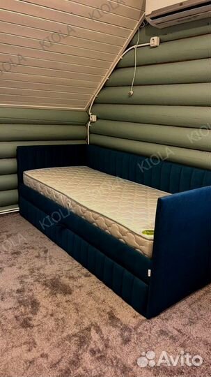 Кровать с выдвижными ящиками