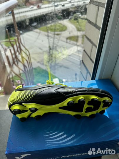 Футбольные бутсы