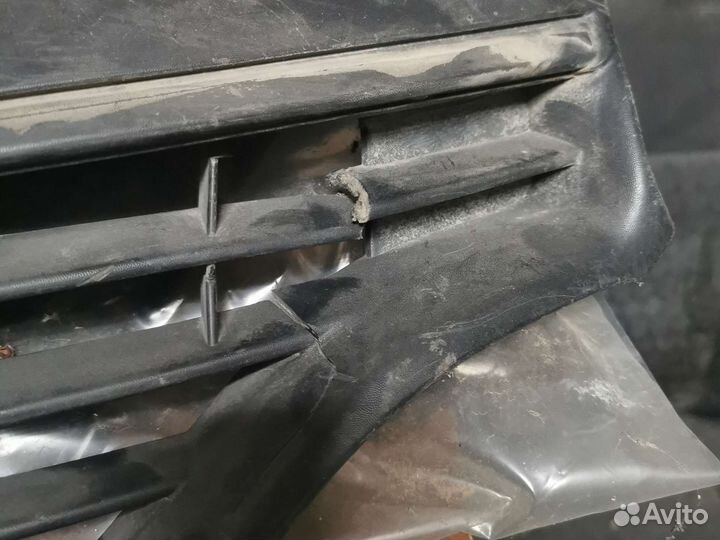 Решетка радиатора Рено Логан 2 Сандеро 2