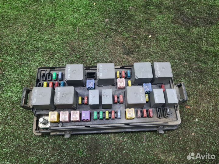 Блок предохранителей под капотом Vortex Estina A21