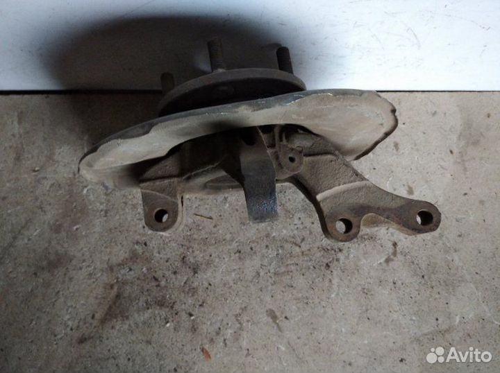 Кулак поворотный передний левый Mitsubishi Lancer