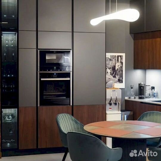 Кухня на заказ под потолок