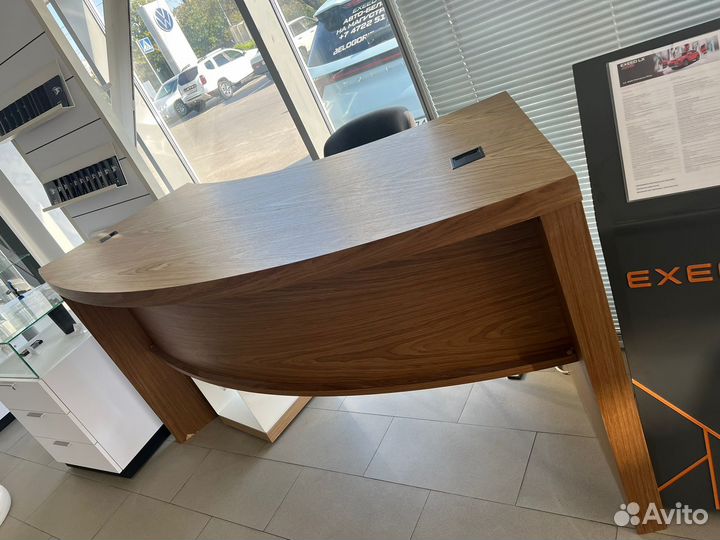 Стол-ресепшен-стойка