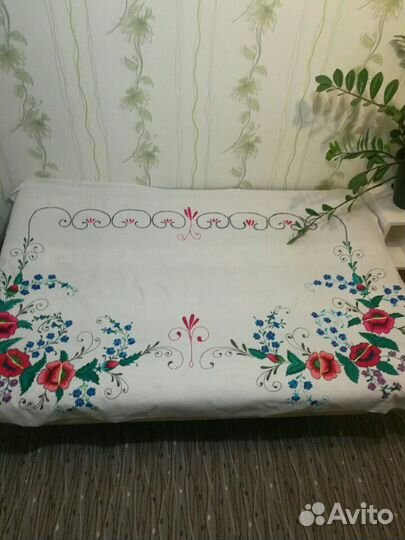 Подзор ручной вышивки