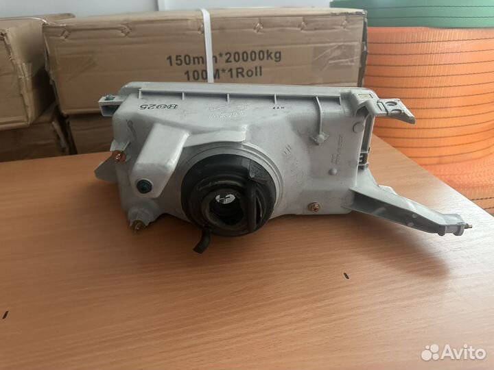 Правая фара тайота карина т170