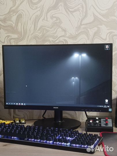 Монитор philips