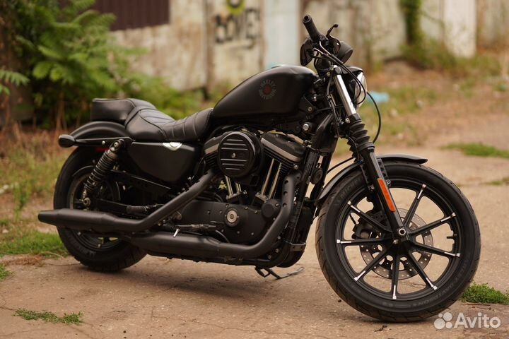 Harley Davidson sportster XL883N iron