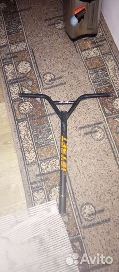 Зажим для трюкового самоката