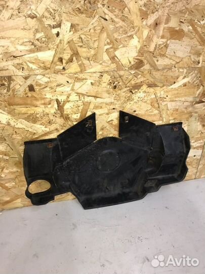 Декоративная крышка двигателя Mercedes-Benz