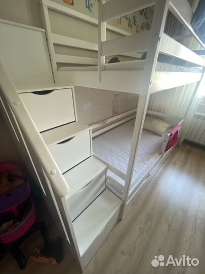 Детская двухярусная кровать