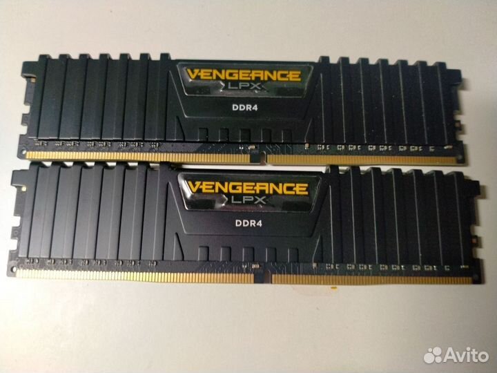 Оперативная память Corsair Vengeance LPX CMK16GX4M