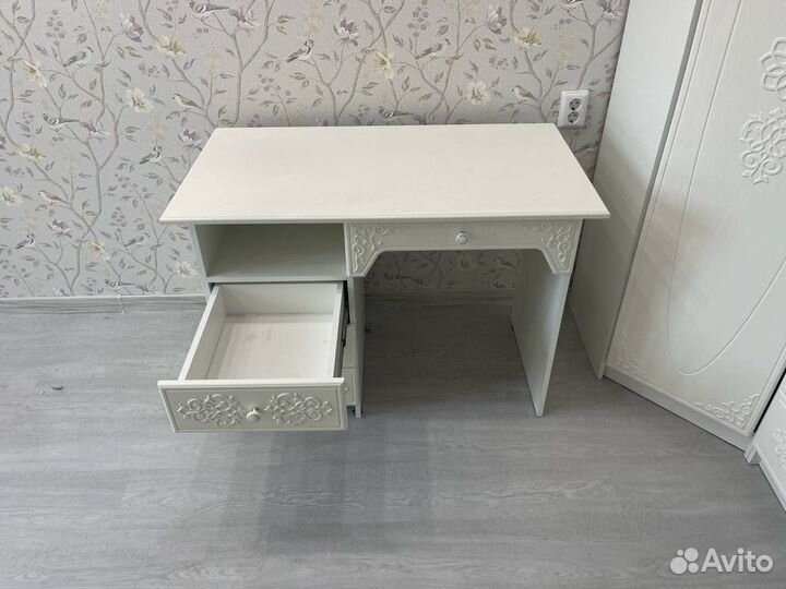 Письменный стол