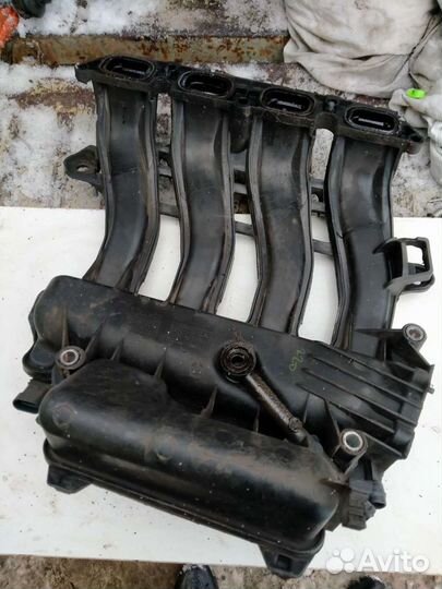 Коллектор впускной Рено Флюенс 1.6 л