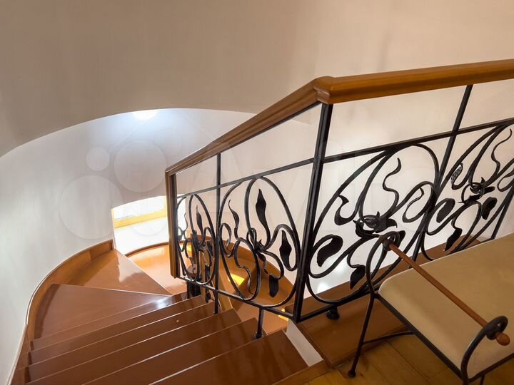 Дом 237,9 м² на участке 45,3 сот.