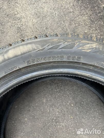 Bridgestone Blizzak Ice 255/45 R18 99S