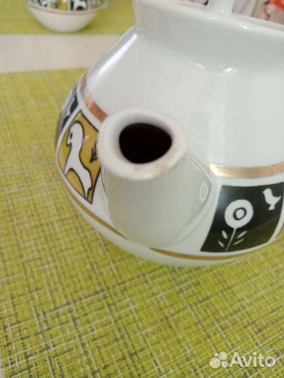 Заварочный чайник и сахарница