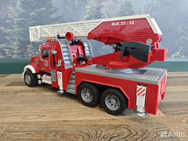 Пожарная машина Bruder mack