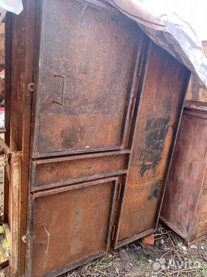 Металлический бак для воды