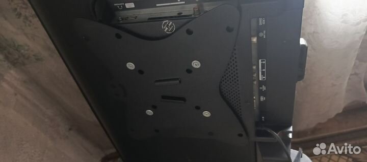 Кронштейн для телевизора и WiFi адаптер