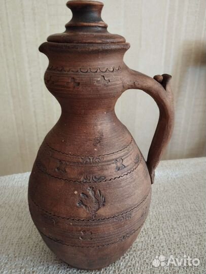 Глиняный кувшин ручной работы
