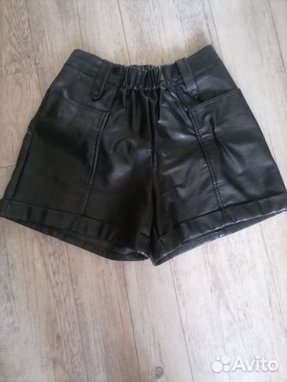 Кожаные шорты