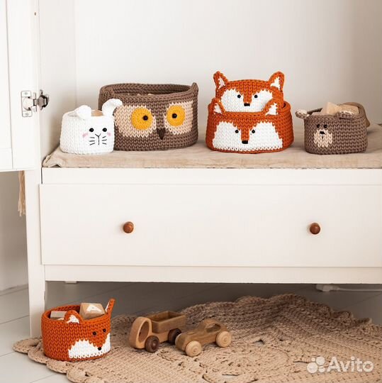 Вязаные интерьерные корзинки для детской комнаты