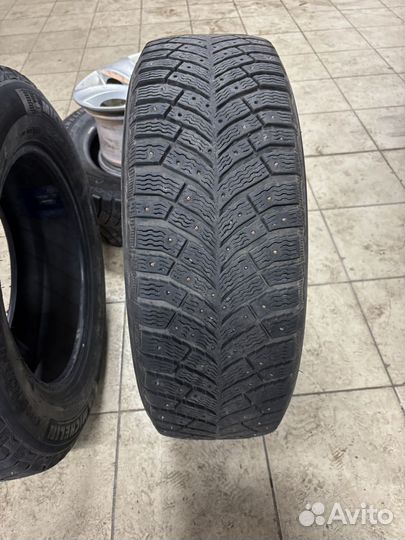 Michelin X-Ice North 4 215/65 R16