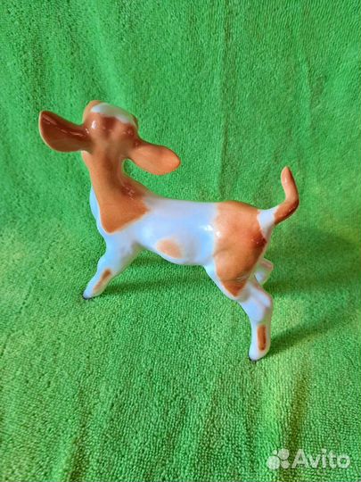 Фарфоровая статуэтка телёнок лфз