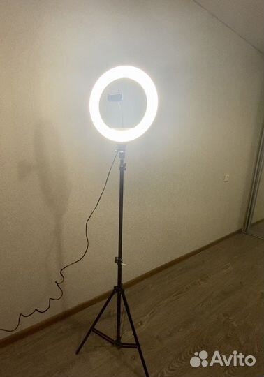 Кольцевая лампа со штативом