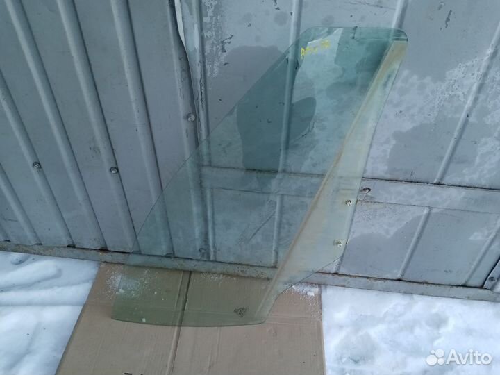 Стекло передней правой двери Чери А13