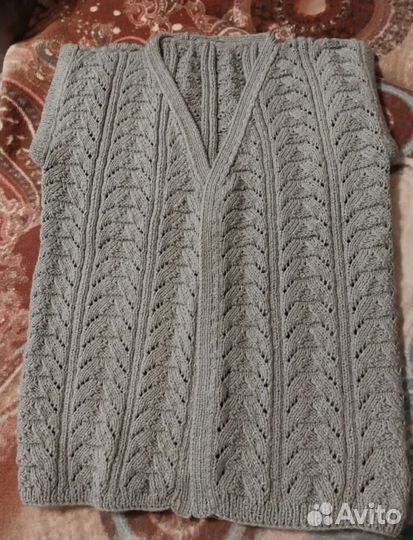 Жилетка ручной вязки