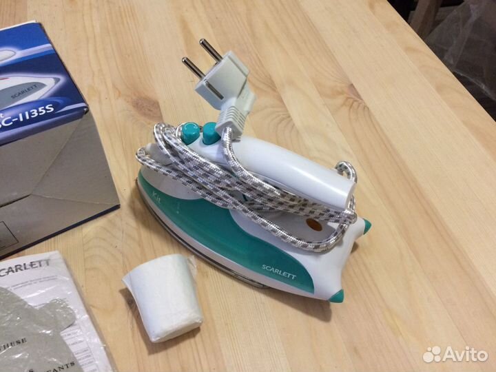 Дорожный мини утюг Scarlett SC-1135S Kit