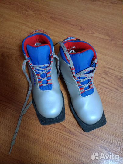 Лыжные ботинки