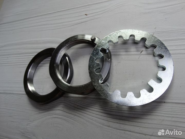 Гайка ступицы задней для А/М газ-3307,53,паз (3шт)