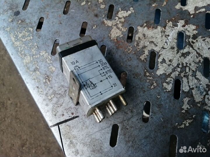 Реле нагрузочное Mercedes W124 W201 W202