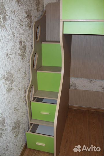 Кровать чердак со шкафом