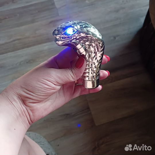 Голова змеи на ручку передач