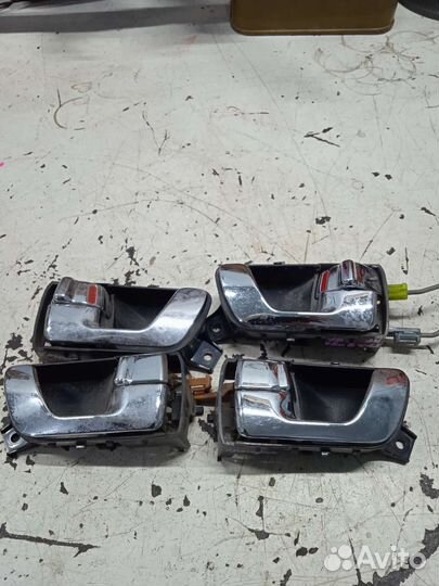 Внутренние ручки двери mitsubishi chariot grandis