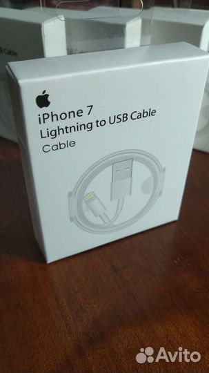 Зарядный шнур на iPhone