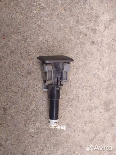 Форсунка омывателя Mitsubishi Pajero Sport 2