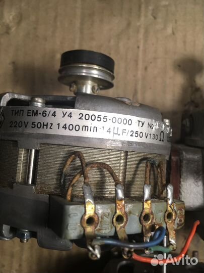 Электродвигатель от катушечного магнитофона