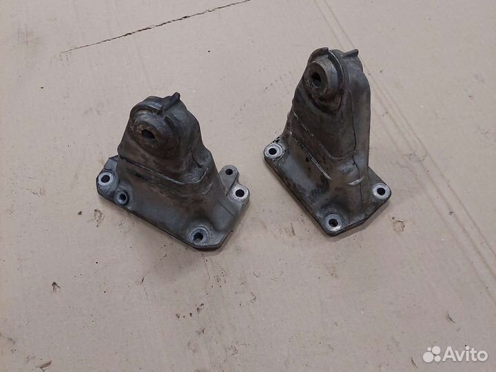 Кронштейн крепления двигателя Мерседес W220