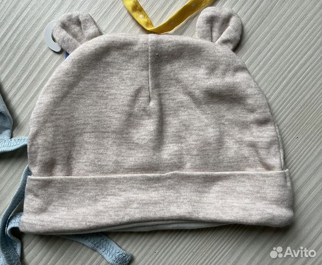 Детские чепчики и шапочки 56 р новорожденные