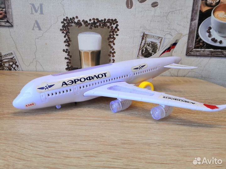 Самолет музыкальный