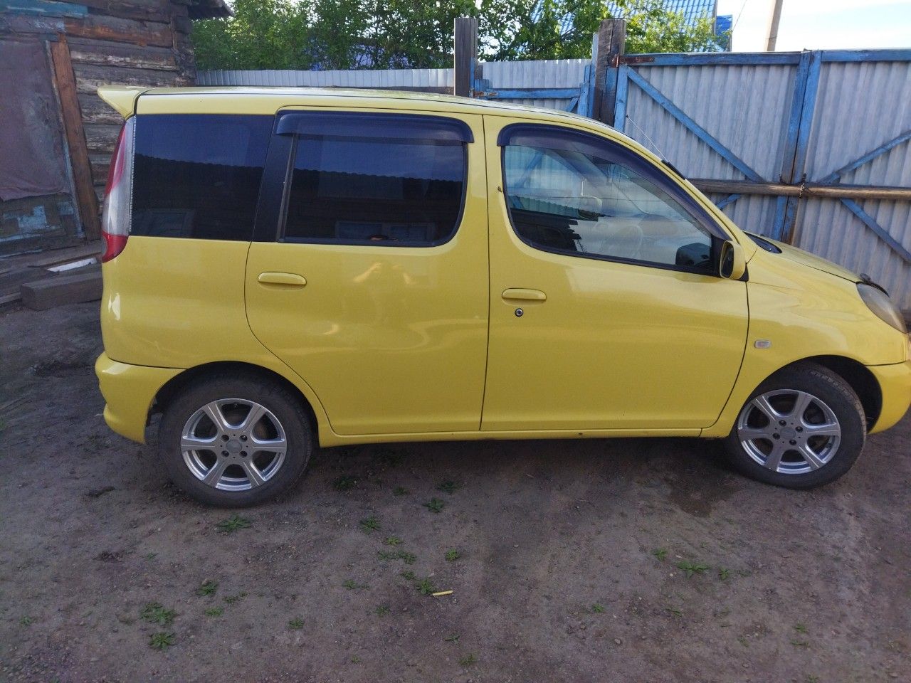 Toyota Funcargo: фото владельца