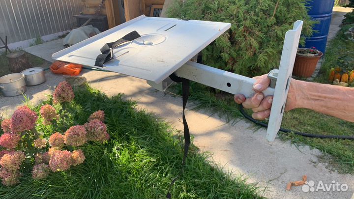 Кранштейн под маленький телевизор на стену