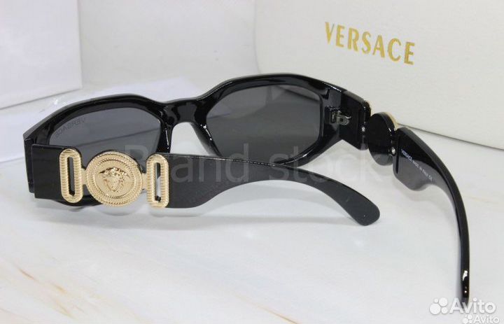 Солнцезащитные очки Versace